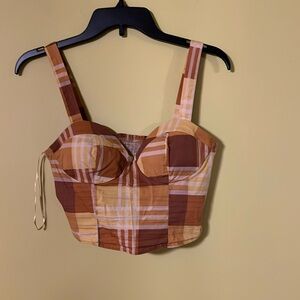 Crop/Tank Top
Excellent condition